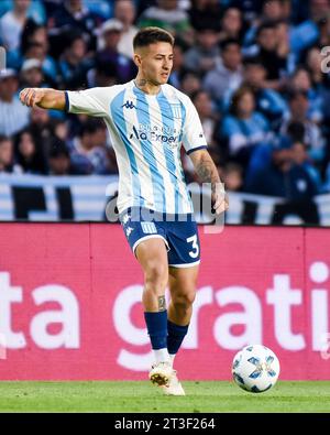 Buenos Aires, Argentinien. Oktober 2023. Gabriel Rojas vom Racing Club während des Liga Argentina Spiels zwischen Racing Club und CA Boca Juniors spielte am 24. Oktober 2023 im Presidente Peron Stadium in Buenos Aires, Argentinien. (Foto: Santiago Joel Abdala/PRESSINPHOTO) Credit: PRESSINPHOTO SPORTS AGENCY/Alamy Live News Stockfoto