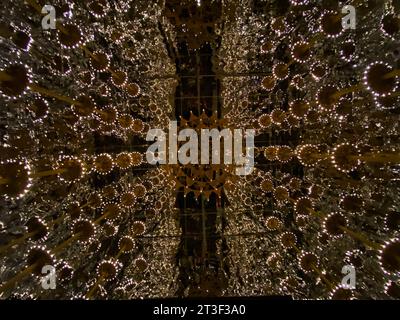 Kalkutta, Indien. Oktober 2023. Allgemeine Sicht auf einen provisorischen Gottesort während des Festivals "Durga Puja". (Foto: Dipayan Bose/SOPA Images/SIPA USA) Credit: SIPA USA/Alamy Live News Stockfoto