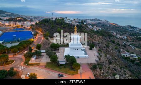 Sonnenaufgang in der Stupa der Beleuchtung in Benalmadena, Andalusien Stockfoto