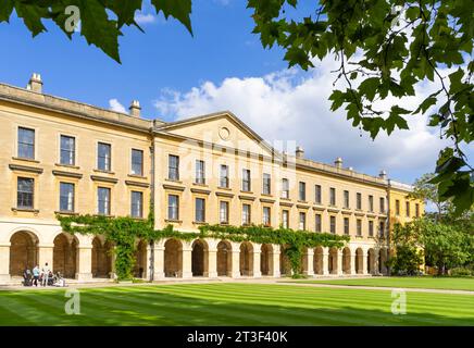 Oxford University Magdalen College das „neue“ Gebäude und das neue Gebäude Rasen am Magdalen College Oxford Oxfordshire England Großbritannien GB Europa Stockfoto