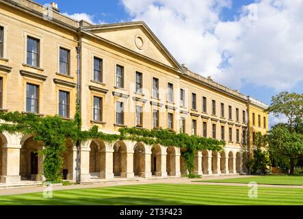 Oxford University Magdalen College das „neue“ Gebäude und das neue Gebäude Rasen am Magdalen College Oxford Oxfordshire England Großbritannien GB Europa Stockfoto