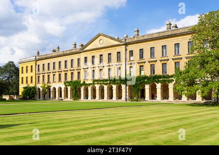 Oxford University Magdalen College das „neue“ Gebäude und das neue Gebäude Rasen am Magdalen College Oxford Oxfordshire England Großbritannien GB Europa Stockfoto