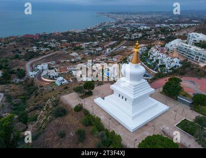 Sonnenaufgang in der Stupa der Beleuchtung in Benalmadena, Andalusien Stockfoto