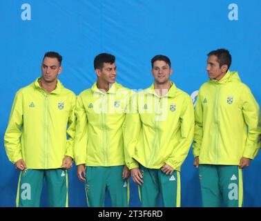 Santiago, Chile, USA. Oktober 2023. SANTIAGO (CHL), 24/2023 - CEREMONY/MEDALS/RELAY/4X200/MEN - die Männer 4x200 Free Relay wurden von Brasilien (Gold), USA (Silber) und Kanada (Bronze) im Aquatics Center des Nationalstadions in Santiago, Chile gewonnen. (Kreditbild: © Niyi Fote/TheNEWS2 via ZUMA Press Wire) NUR REDAKTIONELLE VERWENDUNG! Nicht für kommerzielle ZWECKE! Stockfoto