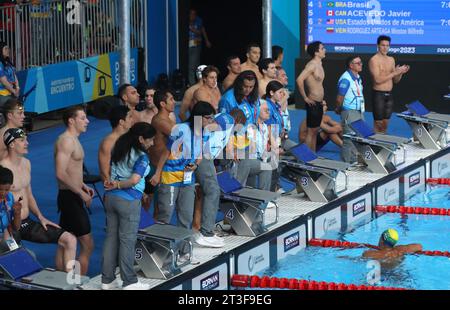 Santiago, Chile, USA. Oktober 2023. SANTIAGO (CHL), 24/2023 - CEREMONY/MEDALS/RELAY/4X200/MEN - die Männer 4x200 Free Relay wurden von Brasilien (Gold), USA (Silber) und Kanada (Bronze) im Aquatics Center des Nationalstadions in Santiago, Chile gewonnen. (Kreditbild: © Niyi Fote/TheNEWS2 via ZUMA Press Wire) NUR REDAKTIONELLE VERWENDUNG! Nicht für kommerzielle ZWECKE! Stockfoto