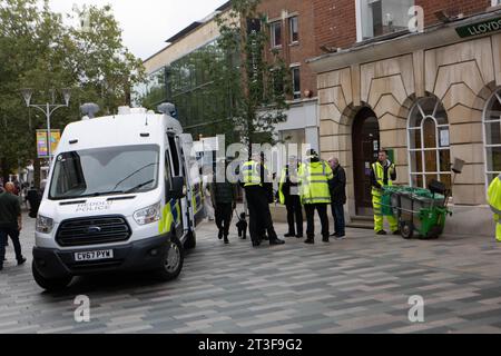 Chelmsford Essex, Großbritannien. Oktober 2023. Die Polizei von Essex setzt Live-Gesichtserkennung (LFR) in Chelmsford Essex ein. Kreditgeber: Ian Davidson/Alamy Live News Stockfoto