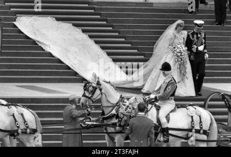 Die Hochzeit von Prinz Charles und Lady Diana Spencer am Mittwoch, 29. Juli 1981, in der St Paul's Cathedral in London Foto vom Henshaw Archive Stockfoto