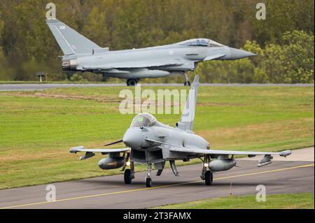 Ein zweimotoriger Eurofighter Typhoon Mehrzweckflugzeug der Royal Air Force. Stockfoto