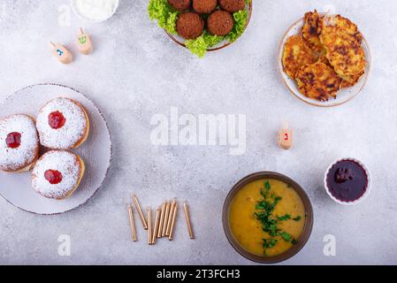 Traditionelle jüdische Feiertage Hanukkah Essen. Stockfoto