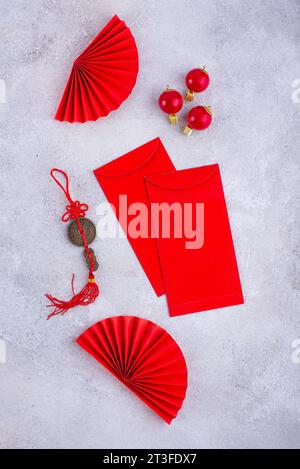 Chinesisches Neujahrskonzept mit roter Dekoration. Stockfoto