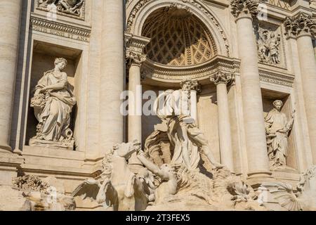 Italien, Latium, Rom, historisches Zentrum, das von der UNESCO zum Weltkulturerbe erklärt wurde, Quirinal-Viertel, Rione de Trevi, Piazza di Trevi, Trevi-Brunnen von Nicola Salvi im Auftrag von Clemens XII. Im Jahr 1730 Stockfoto