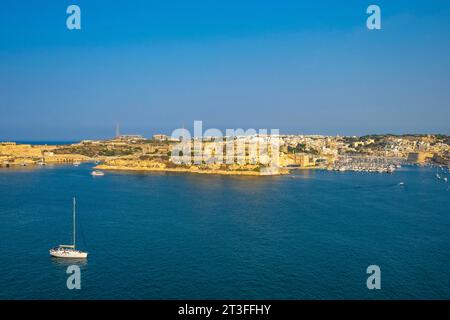 Malta, Valletta, Stadt, die von der UNESCO zum Weltkulturerbe erklärt wurde, der Eingang zum Grand Harbor und Fort Ricasoli Stockfoto