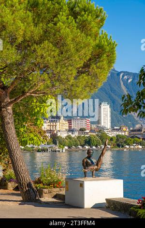 Schweiz, Kanton Waadt, Montreux, die Kais am Ufer des Genfer Sees, Statue des Turners Li Ning Stockfoto