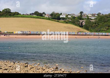 Strandhütten am Broadsands Beach in Torbay, South Devon, Großbritannien. Stockfoto