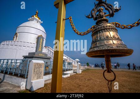 Nepal, Provinz Gandaki, Pokhara, World Peace Pagoda und Southern Annapurna Stockfoto