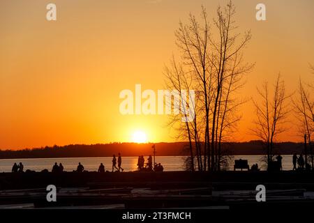 Kanada, Provinz Québec, Region Outaouais, Stadt Gatineau, Aylmer Sektor, Yachthafen bei Sonnenuntergang Stockfoto
