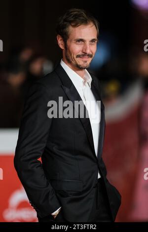 Rom, Italien. Oktober 2023. Eros Galbiati besucht den roten Teppich für „Volare“ während des 18. Rom Film Festivals im Auditorium Parco Della Musica in Rom. Quelle: SOPA Images Limited/Alamy Live News Stockfoto