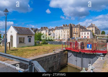 Frankreich, Ille-et-Vilaine, Redon, Kanal von Nantes nach Brest, Schleuse La Digue in der Stadt Saint-Nicolas-de-Redon (Loire-Atlantique) Stockfoto