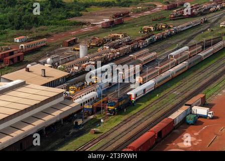 Gabun, Libreville, Estuaire District, Rangierbahnhof, Mineralienhafen, Zug, Transgabonais (aus der Vogelperspektive) Stockfoto