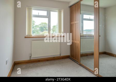 Leeres Schlafzimmer, wenn man tagsüber umzieht Stockfoto