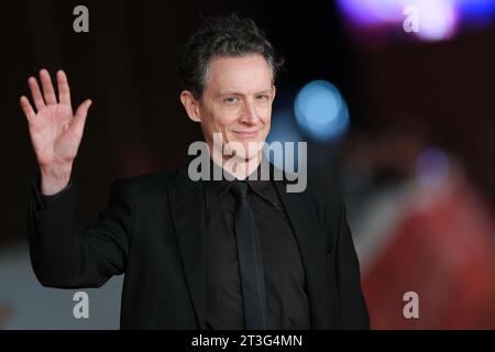 Rom, Italien. Oktober 2023. Pietro Ragusa besucht den roten Teppich für „Volare“ während des 18. Rom Film Festivals im Auditorium Parco Della Musica in Rom. (Foto: Davide Di Lalla/SOPA Images/SIPA USA) Credit: SIPA USA/Alamy Live News Stockfoto