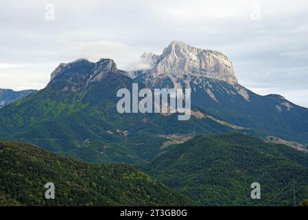 Peña Montañesa (2295 m), Sierra Ferrera. Sobrarbe, Provinz Huesca, Aragon, Spanien. Stockfoto