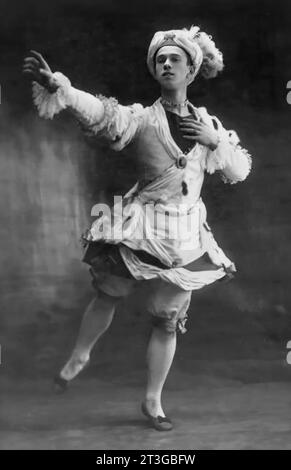 Nijinsky... Foto des russischen Balletttänzers Waslav (oder Watslav) Nijinsky (1889-1950) im Pavillon de l´Armide, um 1909 Stockfoto