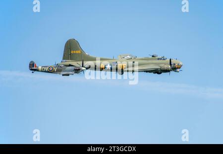 Frankreich, seine-et-Marne (77), Melun Villaroche, Melun Villaroche Flugplatz (77), Spitfire MK und B-17 Flying Fortress Flugzeuge Stockfoto