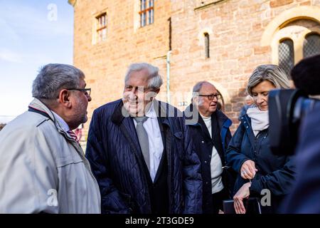 25.10.2023, DE, Thüringen Feiert Verfassungsjubilaeum/30. Jubilaeum der Verabschiedung der Thüringer Verfassung im Bild zu sehen Dr. Bernhard Vogel, Ministerpräsident mit einem Festakt auf der Wartburg feiert der Thüringer Landtag, die Landesregierung und der Thüringer Verfassungsgerichtshof das 30. Jubiläum der Verabschiedung der Thüringer Verfassung. Sie wurden am 25. Oktober 1993 durch den Thüringer Landtag beschlossen. Endgültig in Kraft trat die Thüringer Verfassung mit einem Volksentscheid am 14. Oktober 1994. Landtagspräsidentin Birgit Pommer, Ministerpräsident Bodo Ramelow und der Stockfoto