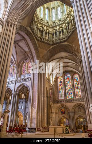 Frankreich, Manche, Cotentin, Coutances, 11. Und 13. Jahrhundert Kathedrale unserer Lieben Frau von Coutances, Querschiff und Laternenturm Stockfoto