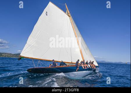 France, Var, Saint Tropez, Corinthian (P5), Pretty Gaff Cutter, der am 5. Mai 1911 auf den Markt kam, wurde von NG Herreshoff entworfen Stockfoto