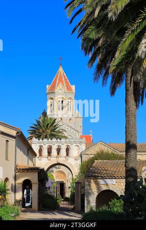 Frankreich, Alpes Maritimes, Cannes, Lerins, Saint Honorat, Lerins Abtei, die eine Gemeinschaft des Klosters der Zisterzienserkongregation der Unbefleckten Empfängnis beherbergt Stockfoto