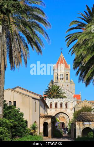 Frankreich, Alpes Maritimes, Cannes, Lerins, Saint Honorat, Lerins Abtei, die eine Gemeinschaft des Klosters der Zisterzienserkongregation der Unbefleckten Empfängnis beherbergt Stockfoto