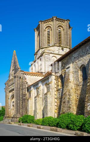 Frankreich, Vendee, Vouvant, beschriftet Les Plus Beaux Villages de France (die schönsten Dörfer Frankreichs), unsere Lieben Frau von der Himmelfahrt Kirche Stockfoto