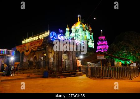 24. Oktober 2023, geweihter in Jejuri Fort, Nachtszene im Khandoba Tempel Jejuri, Abenddämmerung im Festival in Night Time, Maharashtra, Indien. Stockfoto