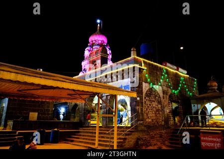 24. Oktober 2023, geweihter in Jejuri Fort, Nachtszene im Khandoba Tempel Jejuri, Abenddämmerung im Festival in Night Time, Maharashtra, Indien. Stockfoto