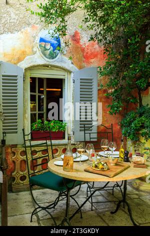 Frankreich, Var, Dracenie, Lorgues, Restaurant Chez Bruno Stockfoto