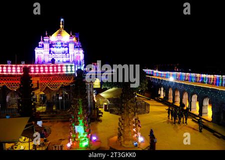 24. Oktober 2023, geweihter in Jejuri Fort, Nachtszene im Khandoba Tempel Jejuri, Abenddämmerung im Festival in Night Time, Maharashtra, Indien. Stockfoto