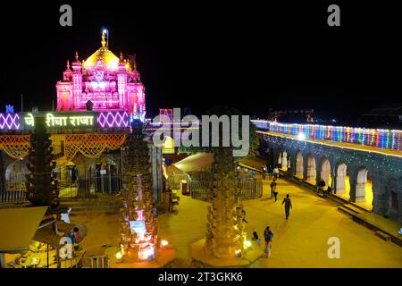 24. Oktober 2023, geweihter in Jejuri Fort, Nachtszene im Khandoba Tempel Jejuri, Abenddämmerung im Festival in Night Time, Maharashtra, Indien. Stockfoto