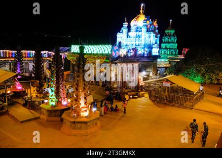 24. Oktober 2023, geweihter in Jejuri Fort, Nachtszene im Khandoba Tempel Jejuri, Abenddämmerung im Festival in Night Time, Maharashtra, Indien. Stockfoto