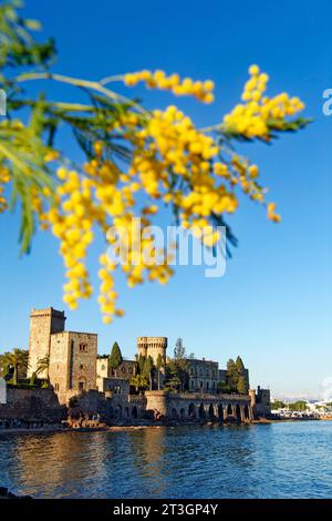 Frankreich, Alpes Maritimes, Mandelieu la Napoule, Schloss Napoule (12.-19. Jahrhundert) am Meer Stockfoto