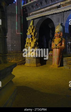 24. Oktober 2023, geweihter in Jejuri Fort, Nachtszene im Khandoba Tempel Jejuri, Abenddämmerung im Festival in Night Time, Maharashtra, Indien. Stockfoto