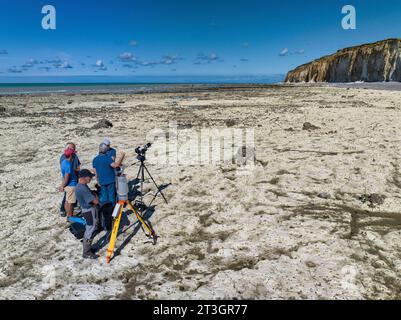 Frankreich, seine Maritime, Sainte Marguerite sur Mer, Mission zur Überwachung der Küstenerosion durch Forscher der Universität Caen und der Universität Lausanne, Einsatz eines 3D-Laserscanners und hochauflösende fotografische Aufnahmen (Luftaufnahme) Stockfoto