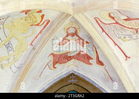 Frankreich, Meurthe et Moselle, Battigny, Kirche Saint Germain, erbaut zwischen Ende des 12. Jahrhunderts und Anfang des 13. Jahrhunderts, dann 15. Und 16. Jahrhundert, Detail des Wandgemäldes aus dem 15. und 16. Jahrhundert, das einen Tetramorphen darstellt, der auch die vier Lebewesen genannt wird, die den Wagen der Vision von Hesechiel ziehen, zuerst beschrieben im Buch Hesechiel, dann in der Apokalypse, die dem heiligen Jean zugeschrieben wird. später betrachteten die Kirchenväter sie als die vier Evangelisten, den Löwen für Marc (links) und den Adler für Jean (rechts) um Jesus Christus herum Stockfoto
