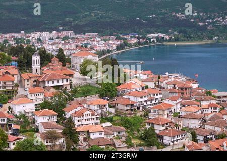 Nordmazedonien, Ohrid, von der UNESCO zum Weltkulturerbe erklärt, Blick auf die Stadt und die Kirche unserer Lieben Frau Peribleptos (Presveta Bogorodica Perivlepta) Stockfoto