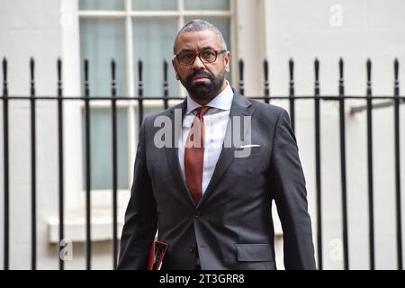 Außenminister James verlässt die Downing Street nach einer Kabinettssitzung. Stockfoto