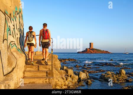 Frankreich, Var, Saint Raphael, Massif de l'Esterel (Esterel Massif), Corniche d'Or oder Esterel Corniche, kap Dramont und OR (Gold) Insel Stockfoto