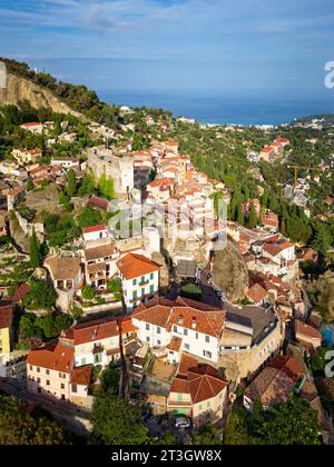 Frankreich, Alpes Maritimes, das Dorf Roquebrune Cap Martin, das von seiner mittelalterlichen Burg dominiert wird (aus der Vogelperspektive) Stockfoto