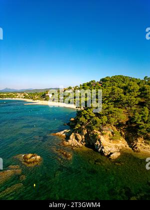 Frankreich, Var, Corniche des Maures, Le Lavandou, Hafen (Luftaufnahme) Frankreich, Var (83), Corniche des Maures, La Londe-les-Maures, plage de l'Argentière Stockfoto