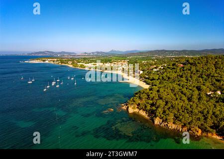 Frankreich, Var, Corniche des Maures, Le Lavandou, Hafen (Luftaufnahme) Frankreich, Var (83), Corniche des Maures, La Londe-les-Maures, plage de l'Argentière Stockfoto